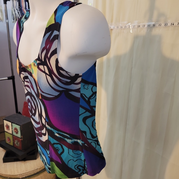 Mesmerize Sleeveless Shirt - Picture 2 of 5